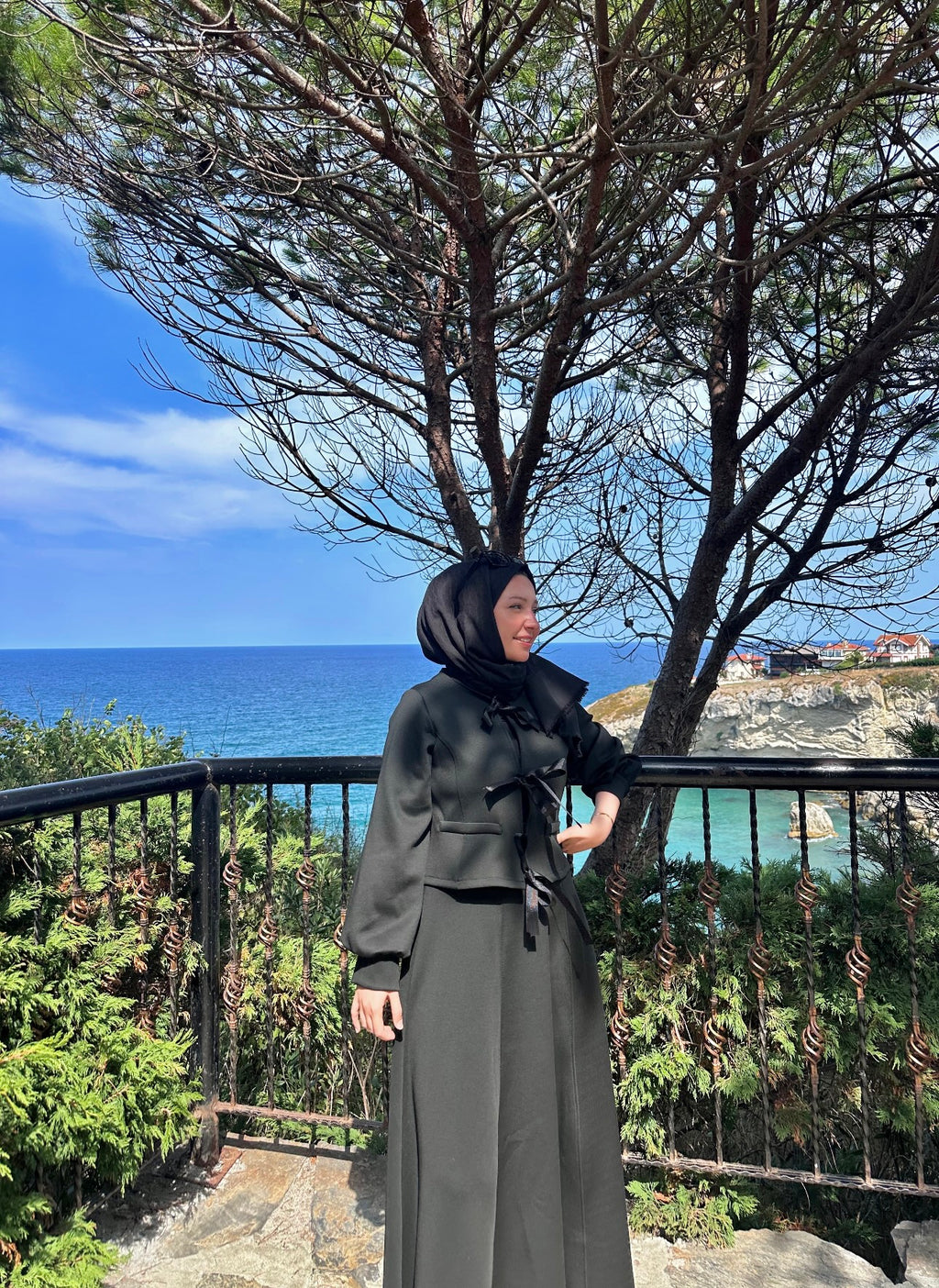 SİYAH FİYONKLU ETEKLİ TAKIM